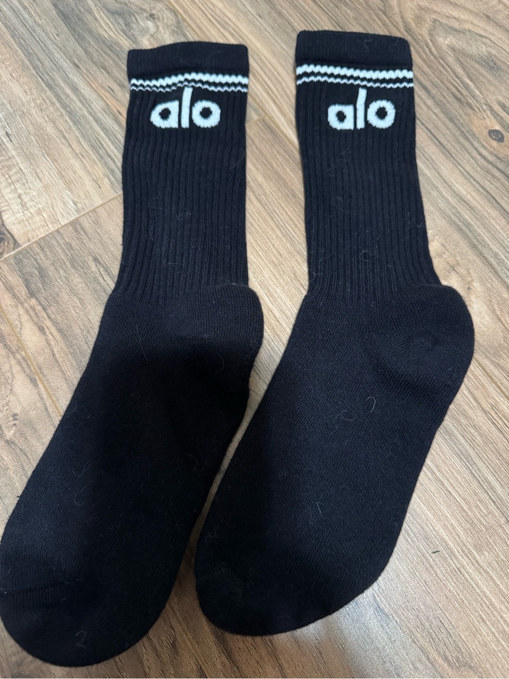 ALO Yoga Black Crew Socks with White Logo Stripe shoe size 5-7